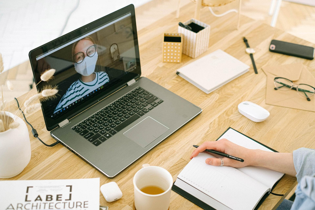 USB-C Hub for Virtual Meetings: How to Improve Your Video and Audio Quality